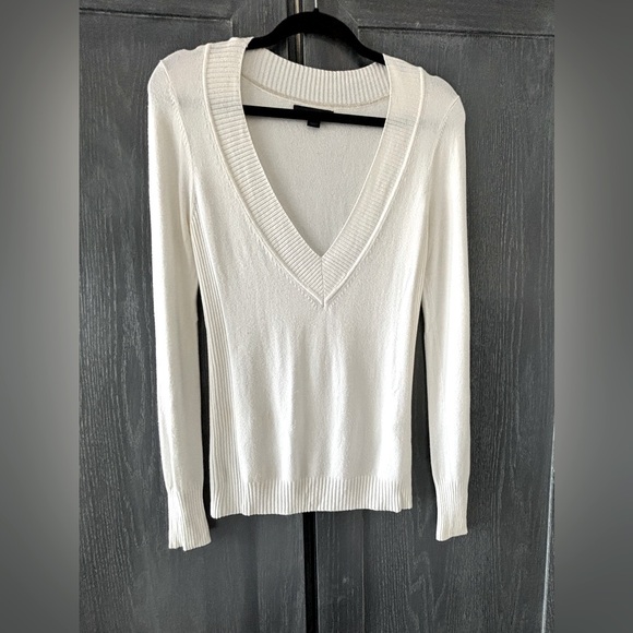 Express Ivory Winter White Deep V neck Fitted Sweater, Ivory size S - Picture 5 of 7